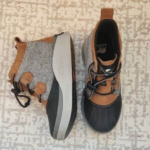 Sorel Kids Boots in Brown and Gray